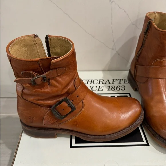 Frye Veronica 6” Shortie brown leather moto boot. Great condition. - Picture 2 of 10